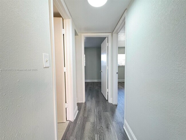 Building Photo - 101 NE 41st St