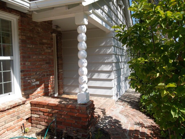 Building Photo - 3751 Stone Canyon Ave