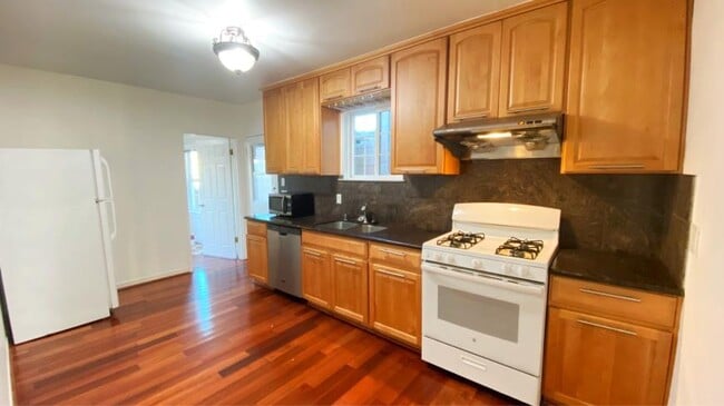 Building Photo - 2 bedroom in San Francisco CA 94116