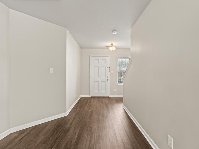 Building Photo - 208 Sedgewick Dr