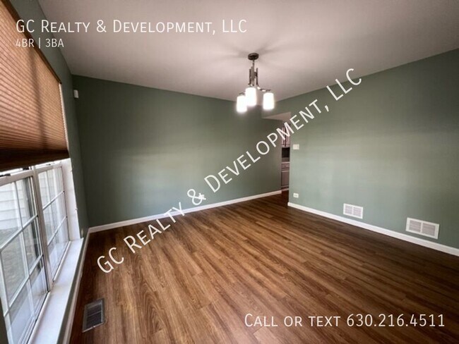 Building Photo - ***MUST SEE! 4 BDRM / 2.5 BTH / LARGE CORN...