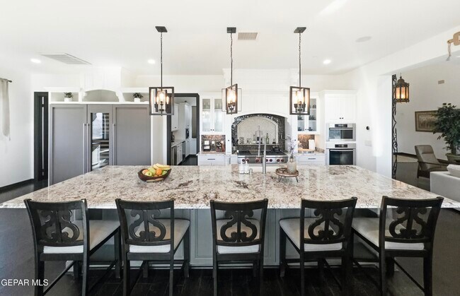 Building Photo - 444 San Clemente Dr