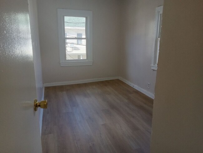 Building Photo - 19-21 Taylor