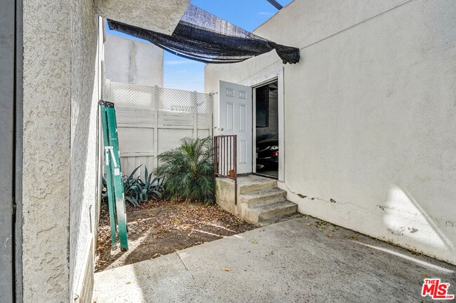 Building Photo - 18620 Hatteras St