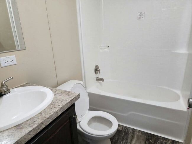 Building Photo - 99 Lincoln Dr