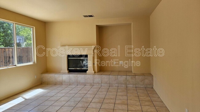 Building Photo - 2068 Eucalyptus Way