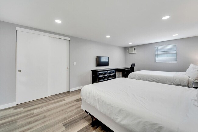 Building Photo - 8820 Rocky Creek Dr
