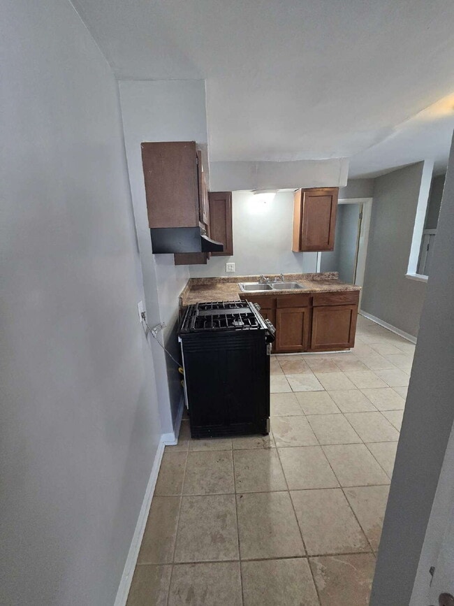 Building Photo - 452 S Napoleon Ave