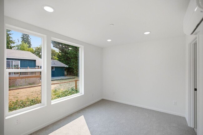 Building Photo - 12512 C 35th Ave NE