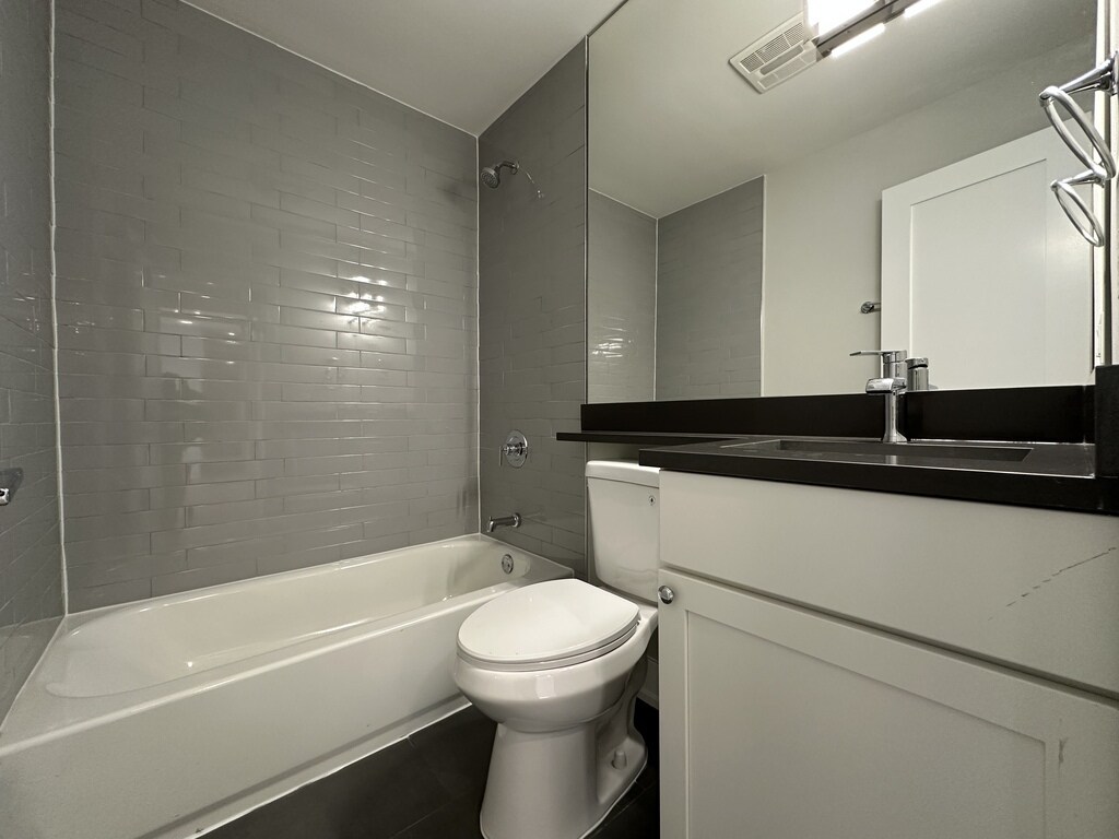 Building Photo - 535 W Aldine Ave