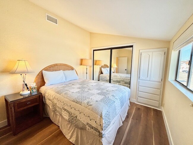 Building Photo - 3949 Ocean Dr