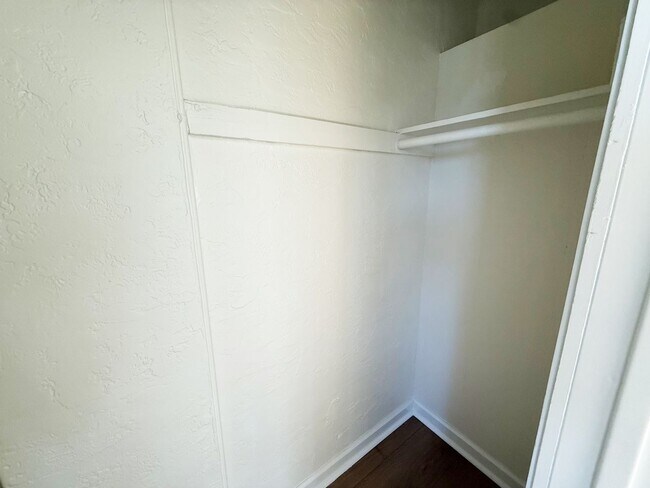 Building Photo - 1 Bed/1 Bath Upper Level Condo For Rent in Colina Del Sol!