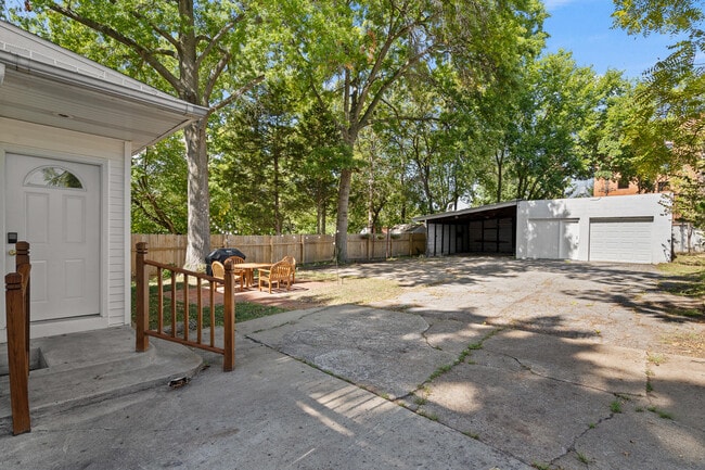 Building Photo - 113 Crestmere Ave