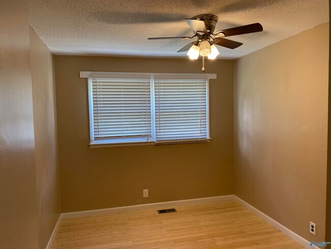 Building Photo - 512 Clift Dr