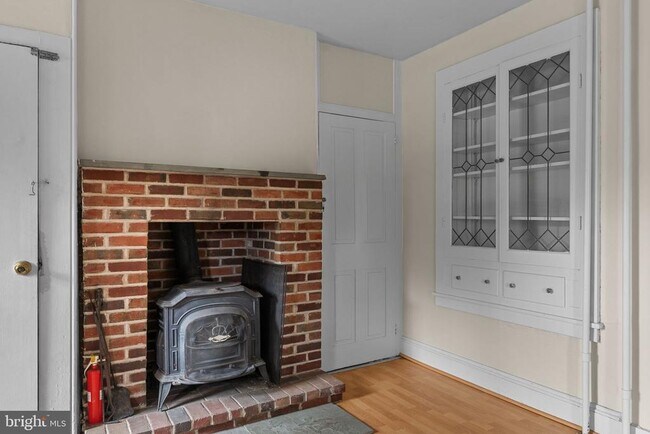 Building Photo - 158 W Butler Ave