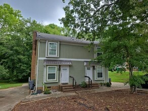 Building Photo - Charming 2-bedroom, 1-bath duplex unit