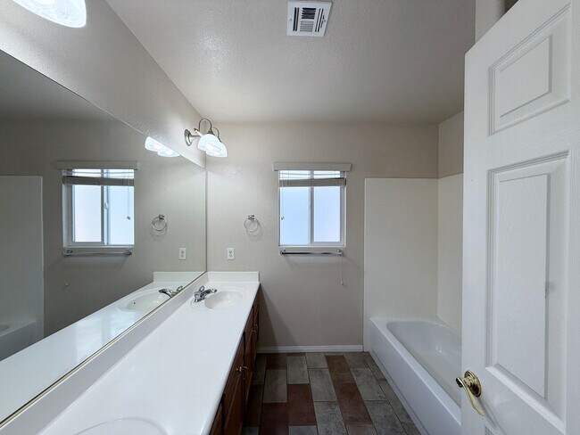 Building Photo - Well-Maintained 2-Story Home with Function...
