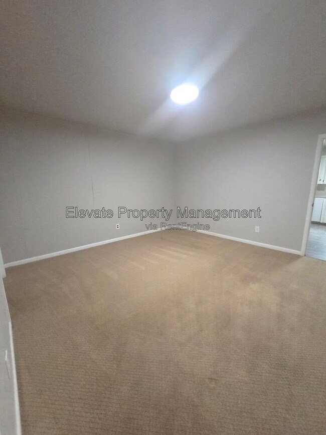 Building Photo - 4820 Del Crest Dr