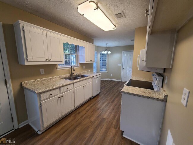 Building Photo - 26 Lullwater Dr