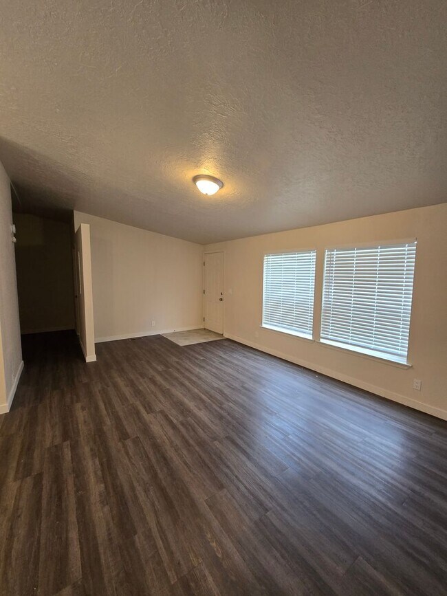 Building Photo - Pet Friendly 3 Bed / 2Bath Home w/ Carport