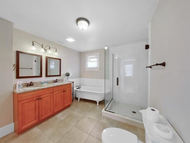 Building Photo - 614 8th St N