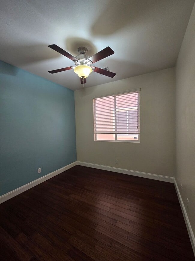 Building Photo - A Beautiful Single Story Townhouse! 3 Bed,...
