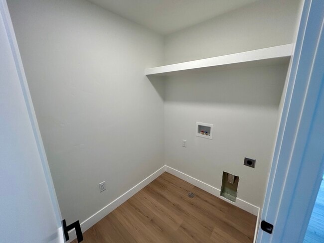 Building Photo - 1084 W 200 N