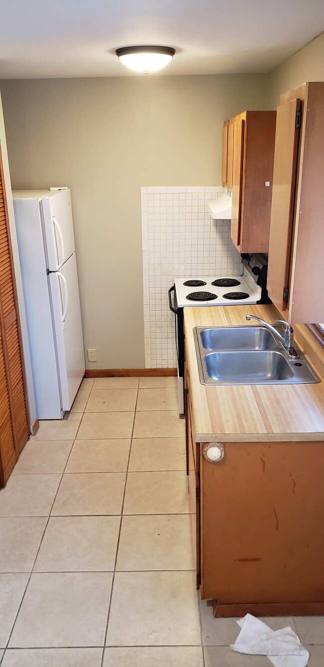 Kitchen convenient to your back door entry with groceries - 609 S Main St