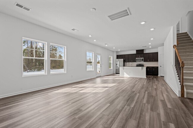 Building Photo - 4 Bedroom/3 Bath Sanford