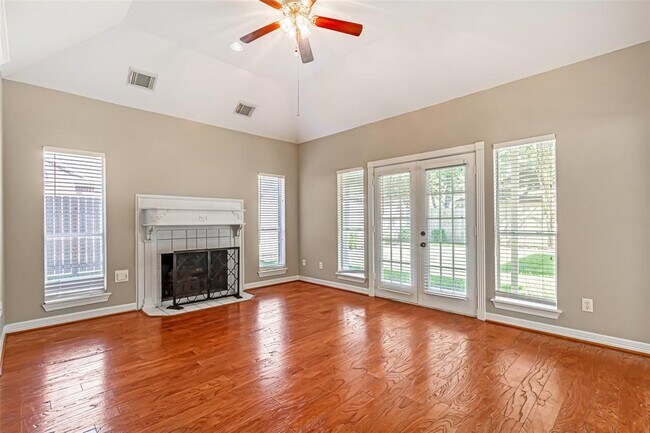 Building Photo - 8311 Mentmore Dr