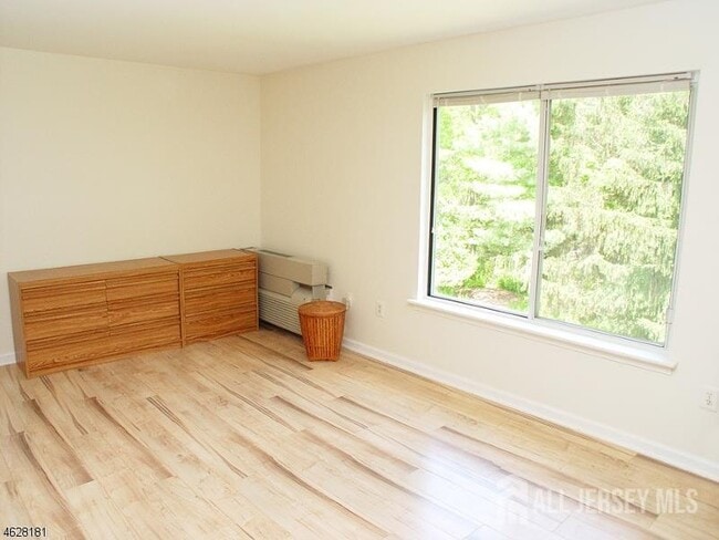 Building Photo - 54 Norwich Pl