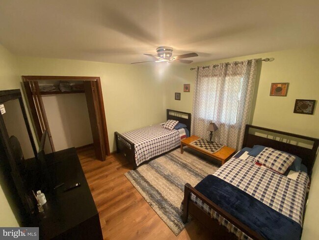 Building Photo - 4535 Pine Ridge Dr W