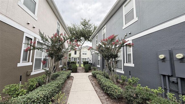 Building Photo - 6624 S Goldenrod Rd