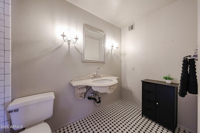 Building Photo - 4028 N Granite Reef Rd