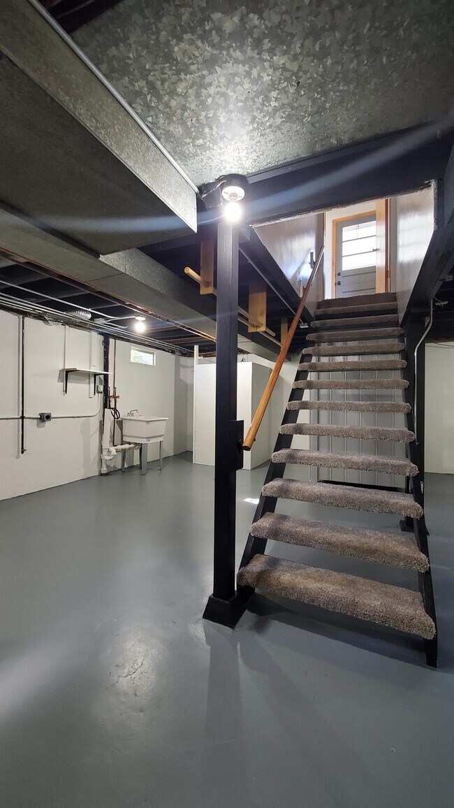 Building Photo - 3339 Henderson Ave SE