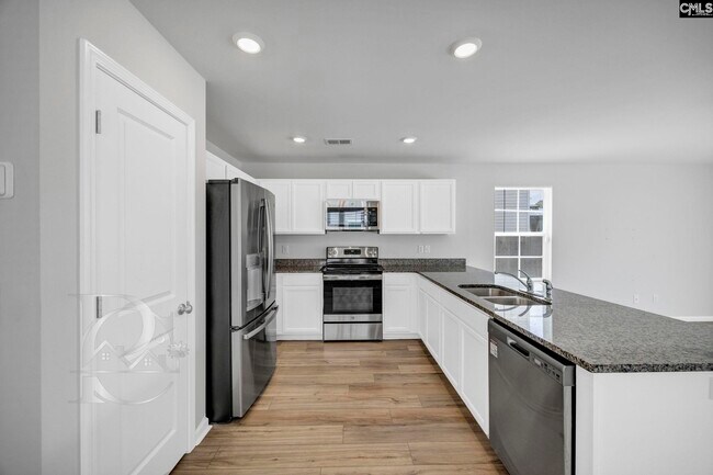 Building Photo - 2058 Mapleton Dr