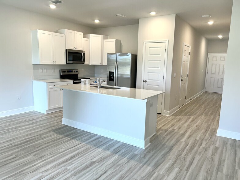 Building Photo - 5673 Stellarjay St