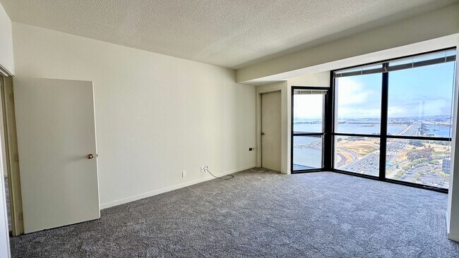 Building Photo - GORGEOUS Views from the 29th Floor in this...