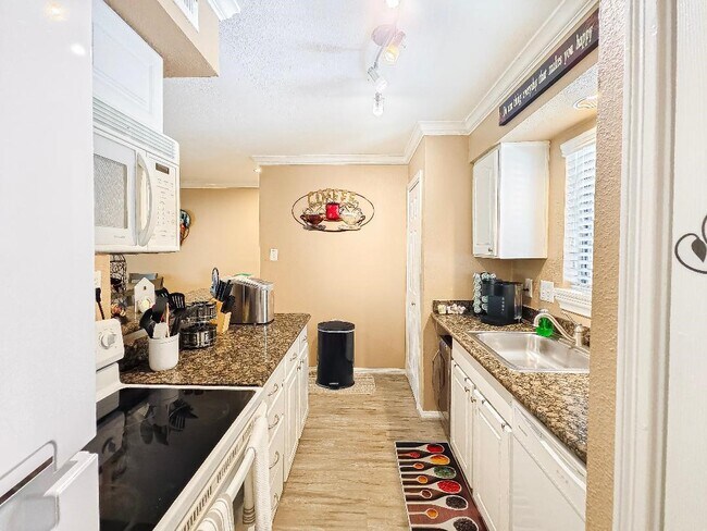 Building Photo - 12100 Melville Dr