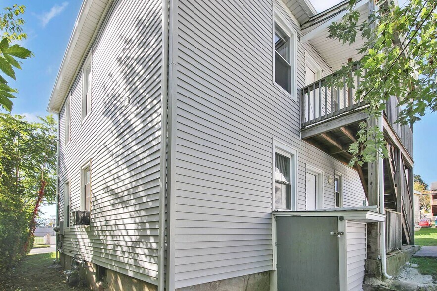 Building Photo - 14 Belden St