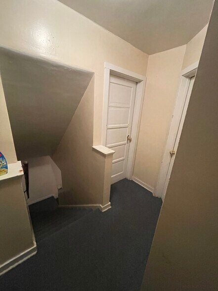 Building Photo - 337 Hemlock Dr