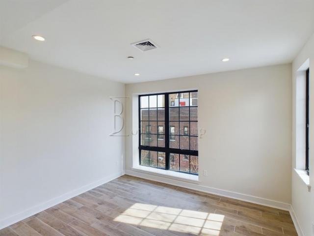 Building Photo - 1 bedroom in ASTORIA NY 11102