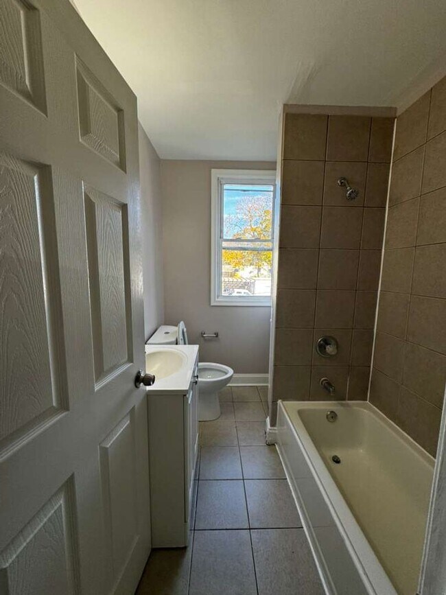 Interior Photo - 2401 Garrison Blvd