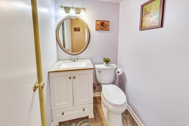 Building Photo - Nice SF 4bed+ 3 bath / close to Metro