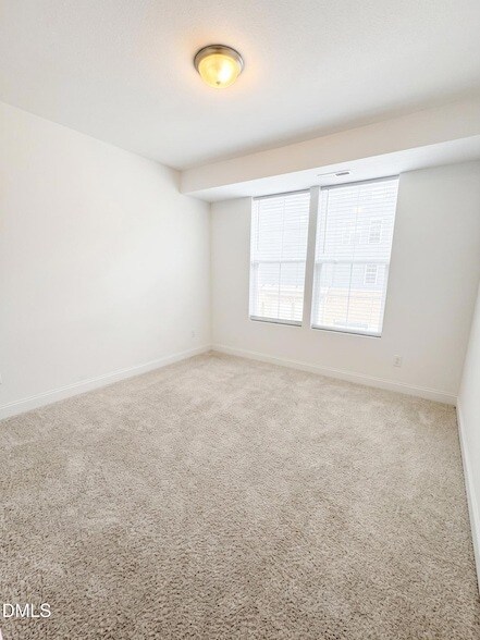 Building Photo - 602 Market Grove Dr