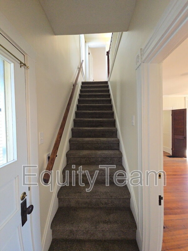 Building Photo - 137 S F St