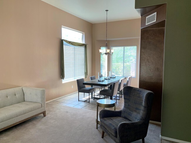 Building Photo - 4365 N Sunset Cliff Dr