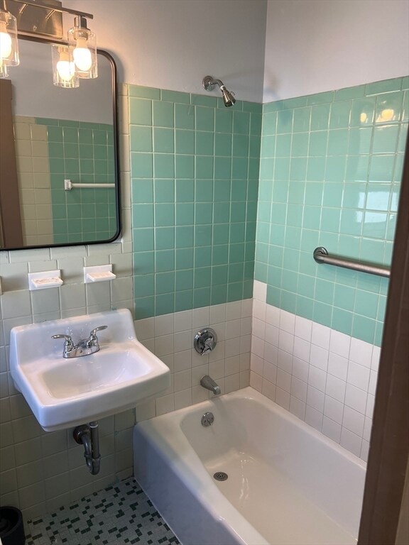 Building Photo - 53 Oak St