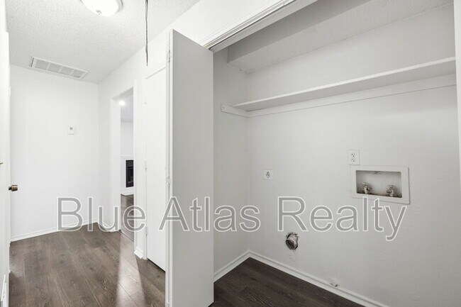 Building Photo - 916 Hilltop Dr