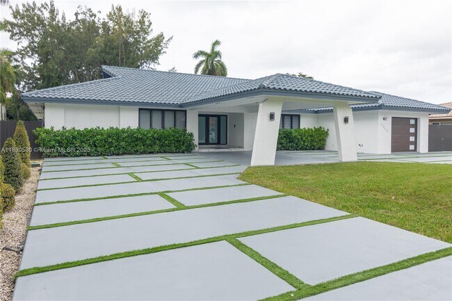 Building Photo - 3850 SW 130th Ave